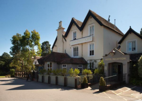  Worplesdon Place Hotel  Гилдфорд